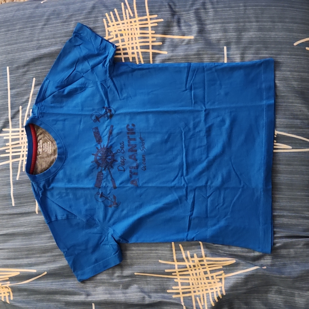 2 T-shirts - Picture 2 of 2